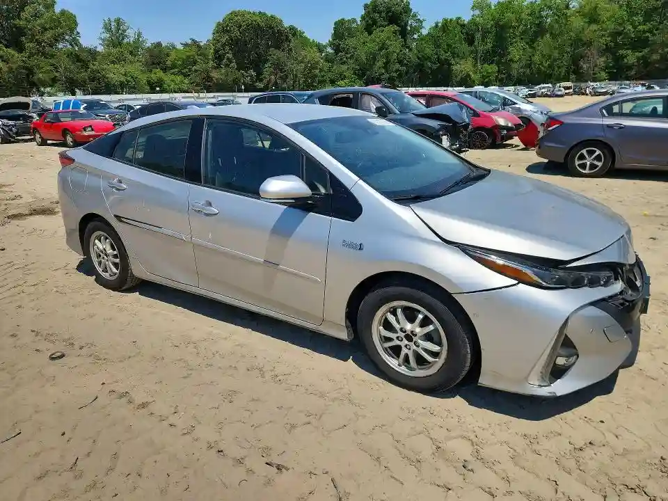 JTDKARFPXH3005828 2017 TOYOTA PRIUS-3