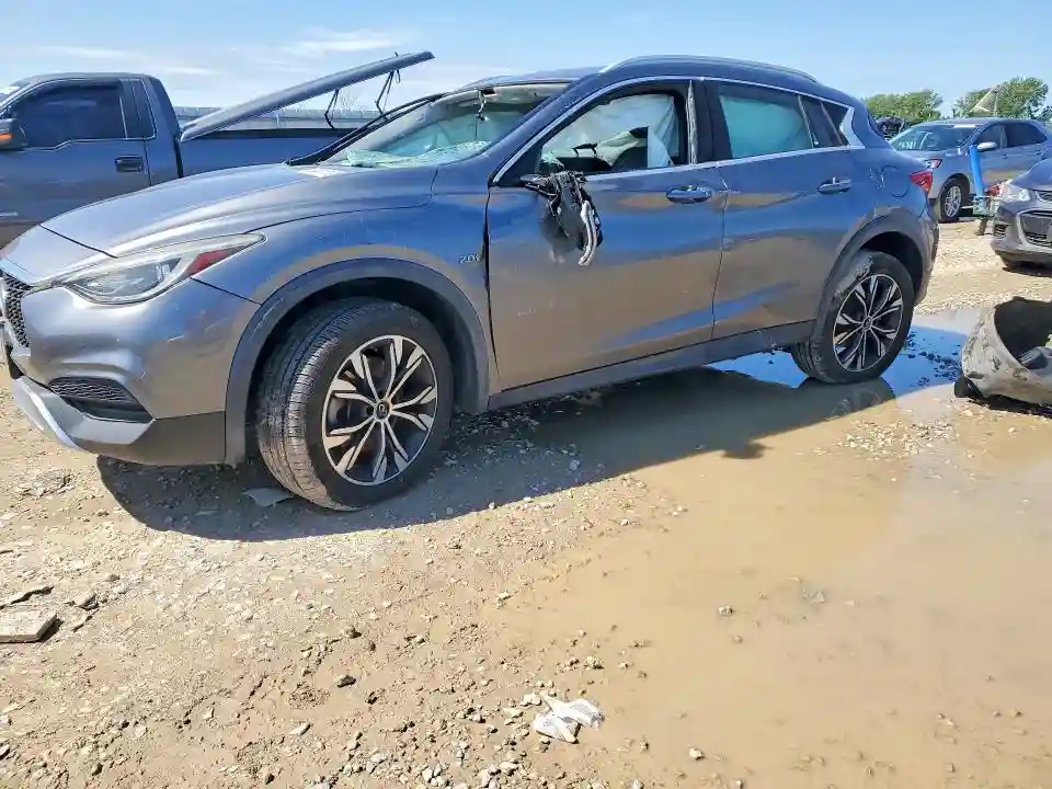 SJKCH5CR5JA060412 2018 INFINITI QX30-0