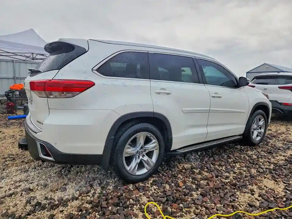 5TDDZRFHXJS821923 2018 TOYOTA HIGHLANDER-2