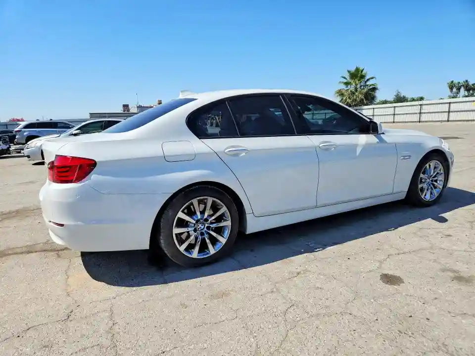 WBAFR1C59BDS36037 2011 BMW 5 SERIES-2