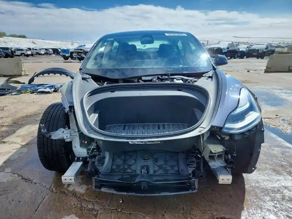 5YJ3E1EC2PF636941 2023 TESLA MODEL 3-4