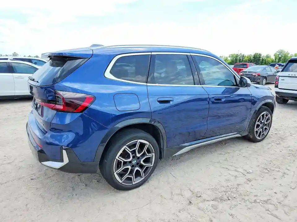 WBX73EF0XR5Z26001 2024 BMW X1-2