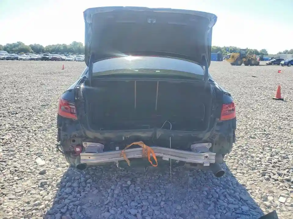 WAUKMAF48JN019779 2018 AUDI A4-5