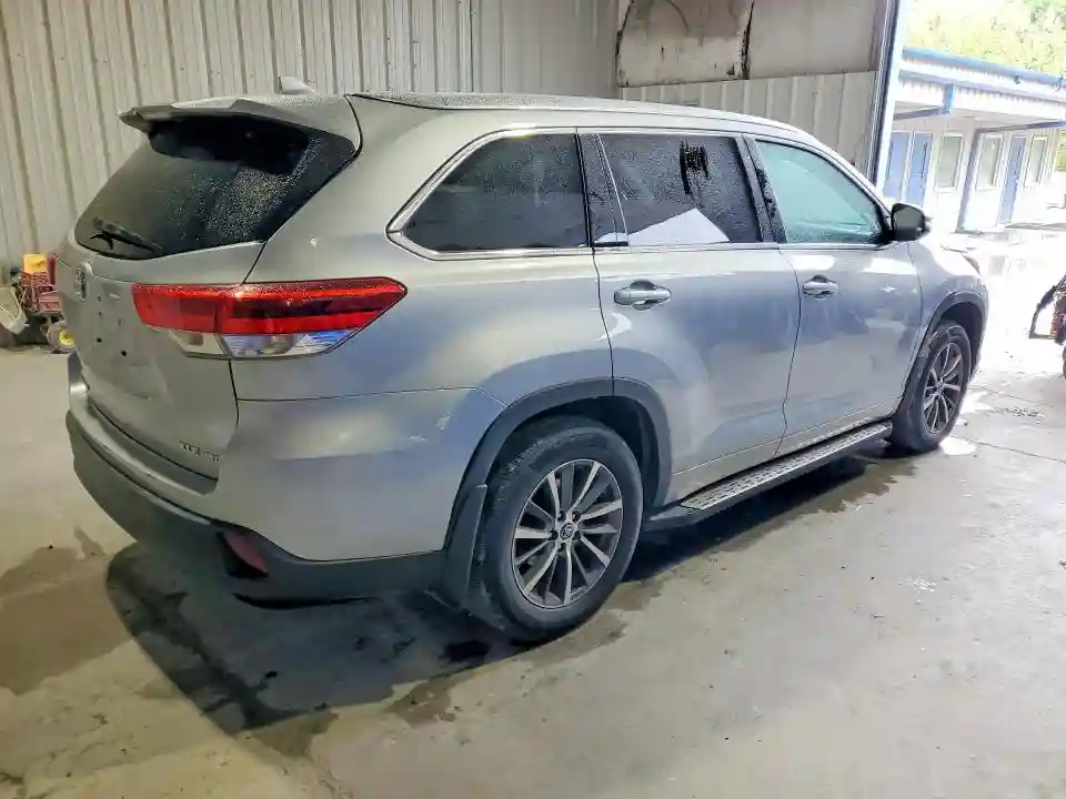 5TDJZRFH0JS872379 2018 TOYOTA HIGHLANDER-2