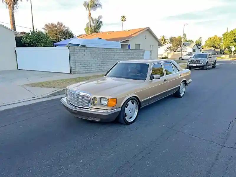 WDBCA33A5DB041393 1983 MERCEDES-BENZ 380-CLASS-1