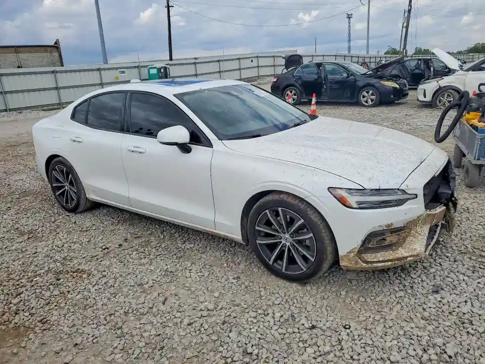 7JR102FK4MG102697 2021 VOLVO S60-3