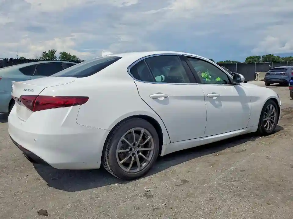 ZARFAEBN2H7552220 2017 ALFA ROMEO GIULIA-2