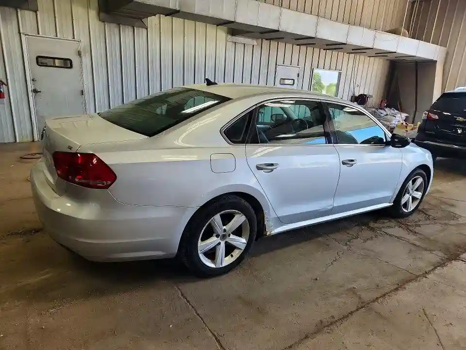 1VWBH7A39CC028527 2012 VOLKSWAGEN PASSAT-2