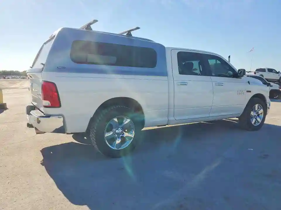 1C6RR7TM8JS273205 2018 RAM 1500-2