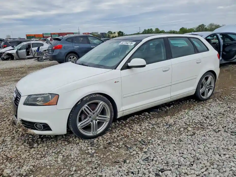 WAUKJAFM5BA025900 2011 AUDI A3-0