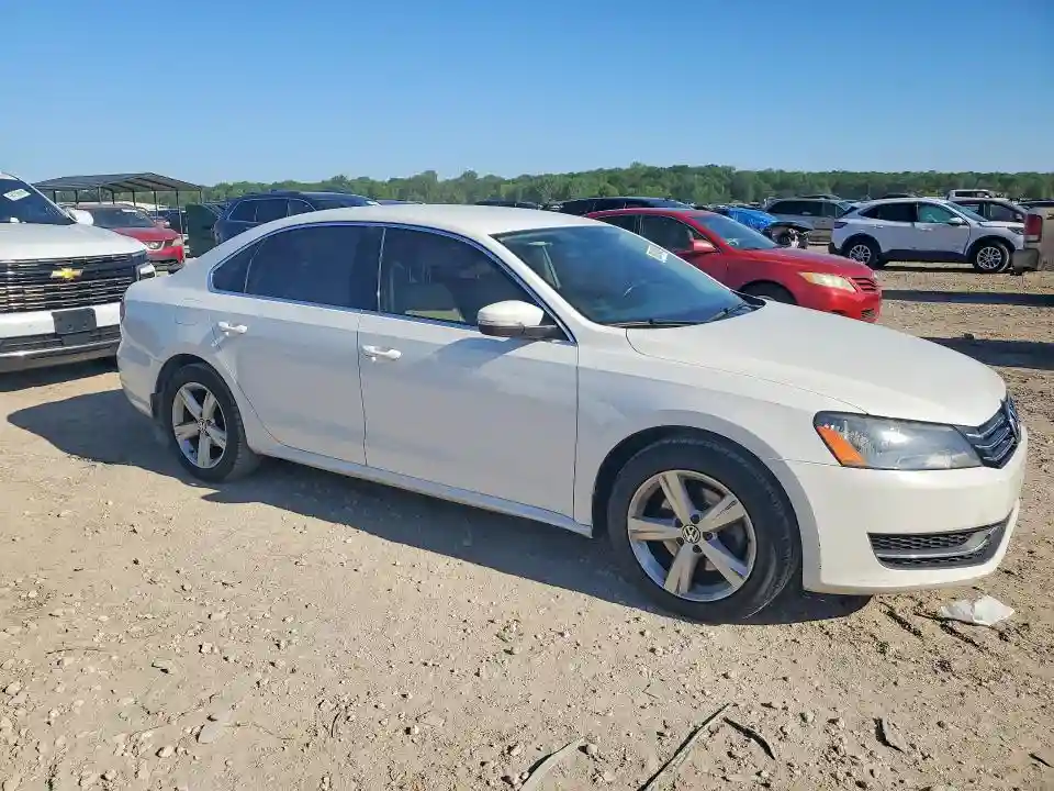1VWBT7A36FC060810 2015 VOLKSWAGEN PASSAT-3