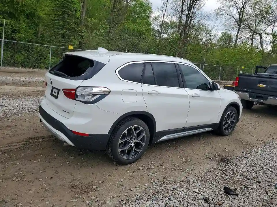 WBXJG9C05M5T96633 2021 BMW X1-2