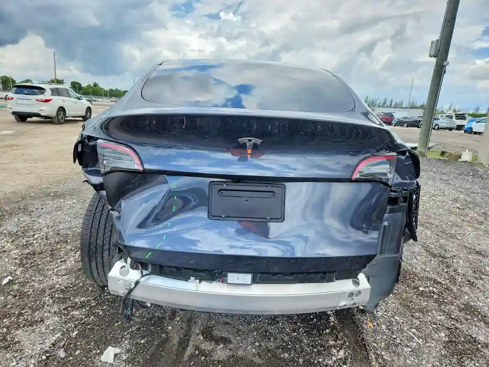 7SAYGDED7RA329696 2024 TESLA MODEL Y-5