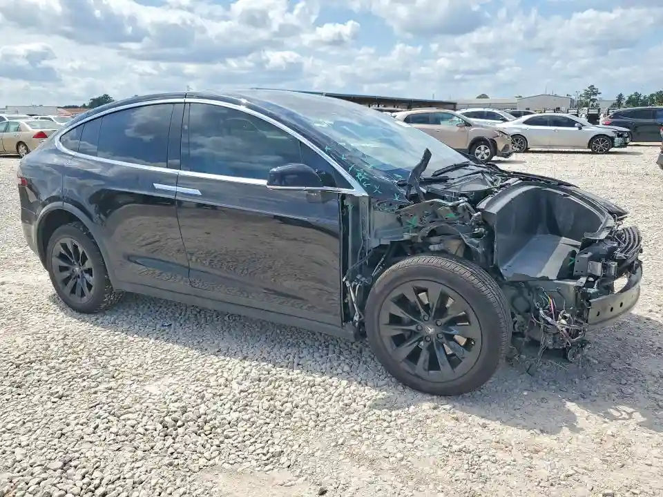 5YJXCBE26HF069008 2017 TESLA MODEL X-3