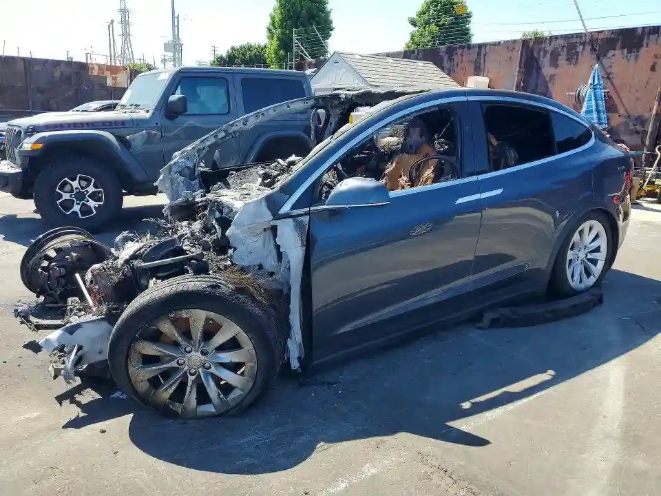 5YJXCAE26JF087993 2018 TESLA MODEL X-0