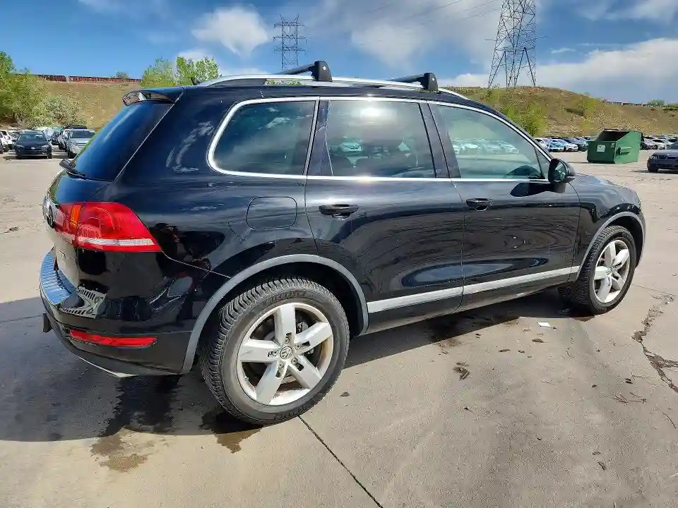 WVGEK9BP3CD005992 2012 VOLKSWAGEN TOUAREG-2