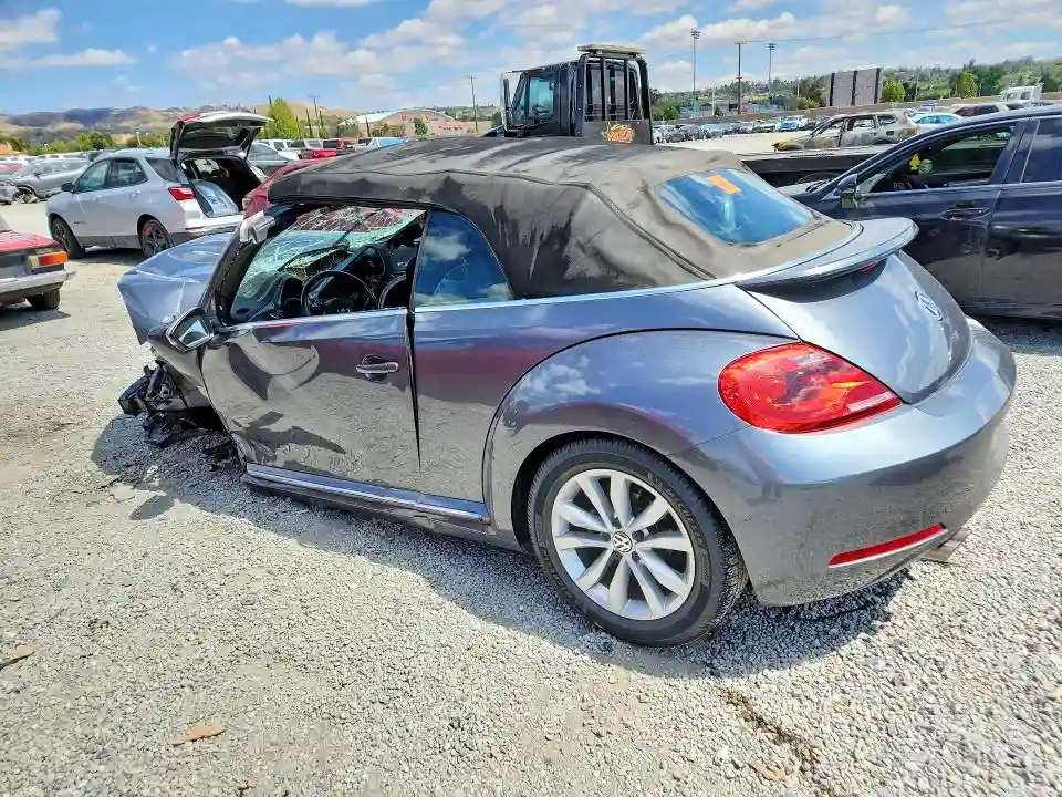 3VW5A7ATXFM817094 2015 VOLKSWAGEN BEETLE-1