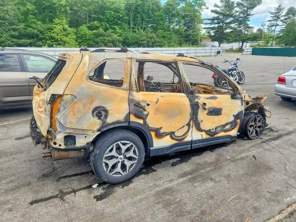 JF2SKAGCXKH547372 2019 SUBARU FORESTER-2