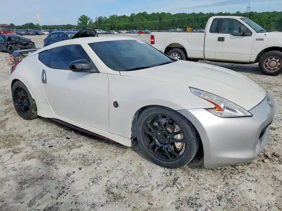 JN1AZ4EH9JM570494 2018 NISSAN 370Z-3