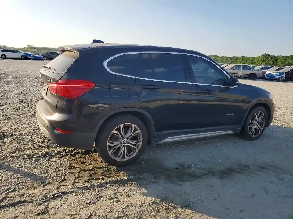 WBXHT3C34J5F92921 2018 BMW X1-2
