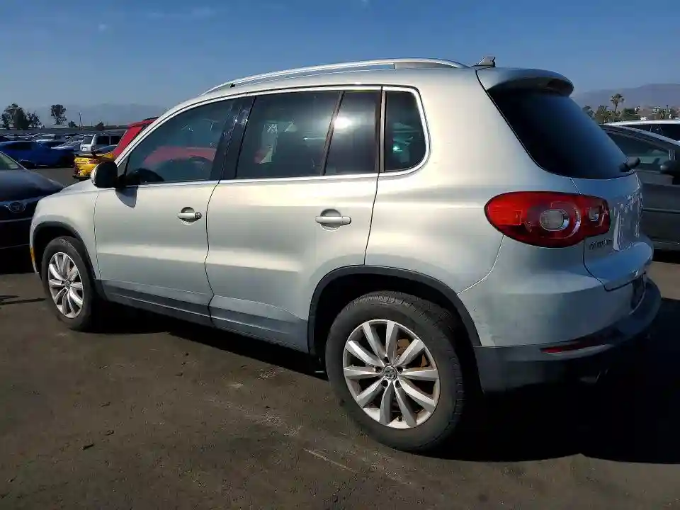 WVGAV7AX0BW503002 2011 VOLKSWAGEN TIGUAN-1