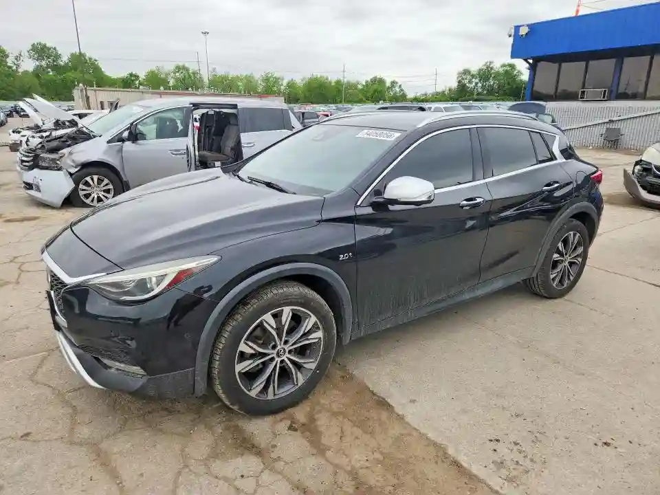 SJKCH5CR1JA051724 2018 INFINITI QX30-0