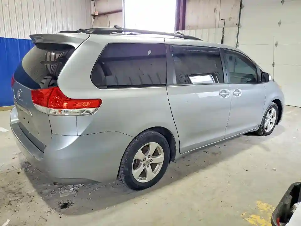 5TDKK3DC5DS333239 2013 TOYOTA SIENNA-2