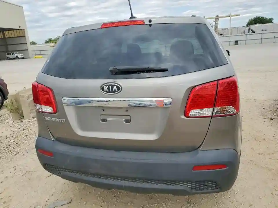 5XYKT3A14BG073765 2011 KIA SORENTO-5