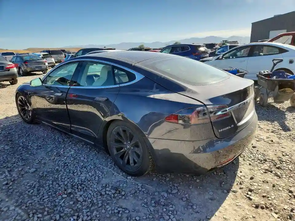 5YJSA1E28JF274765 2018 TESLA MODEL S-1