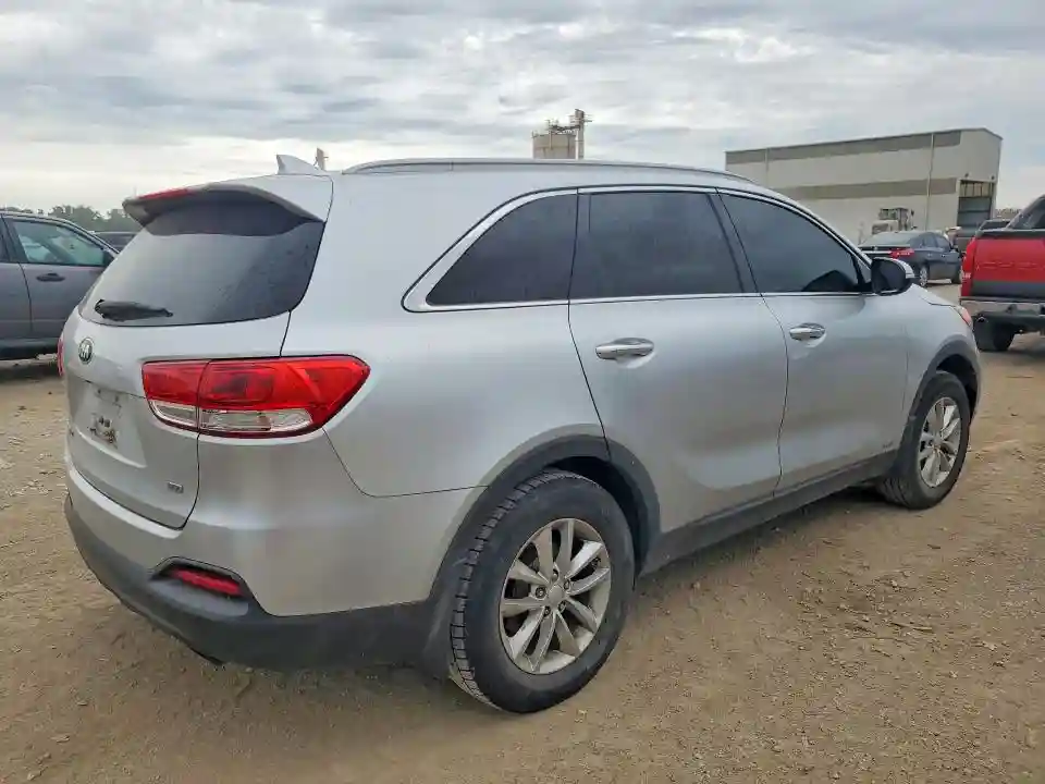 5XYPGDA3XGG031965 2016 KIA SORENTO-2