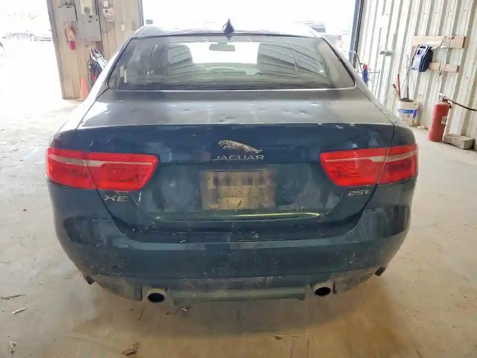 SAJAD4BG3HA978915 2017 JAGUAR XE-5