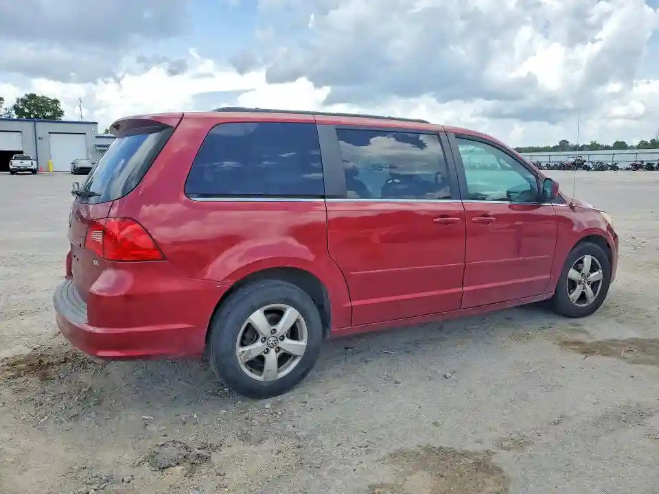 2V4RW3DG2BR691271 2011 VOLKSWAGEN ROUTAN-2