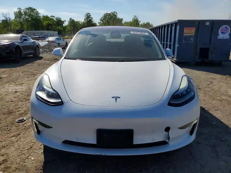 5YJ3E1EA5JF015733 2018 TESLA MODEL 3-4