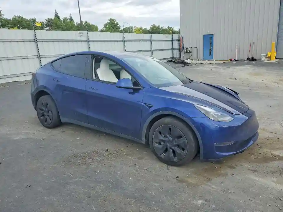 7SAYGDEE4PF855275 2023 TESLA MODEL Y-3