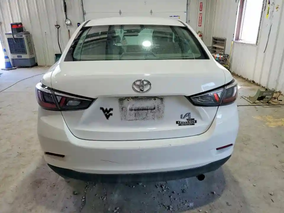 3MYDLBYV7JY304844 2018 TOYOTA YARIS-5
