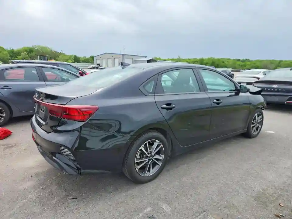 3KPF24AD1RE704645 2024 KIA FORTE LXS-2