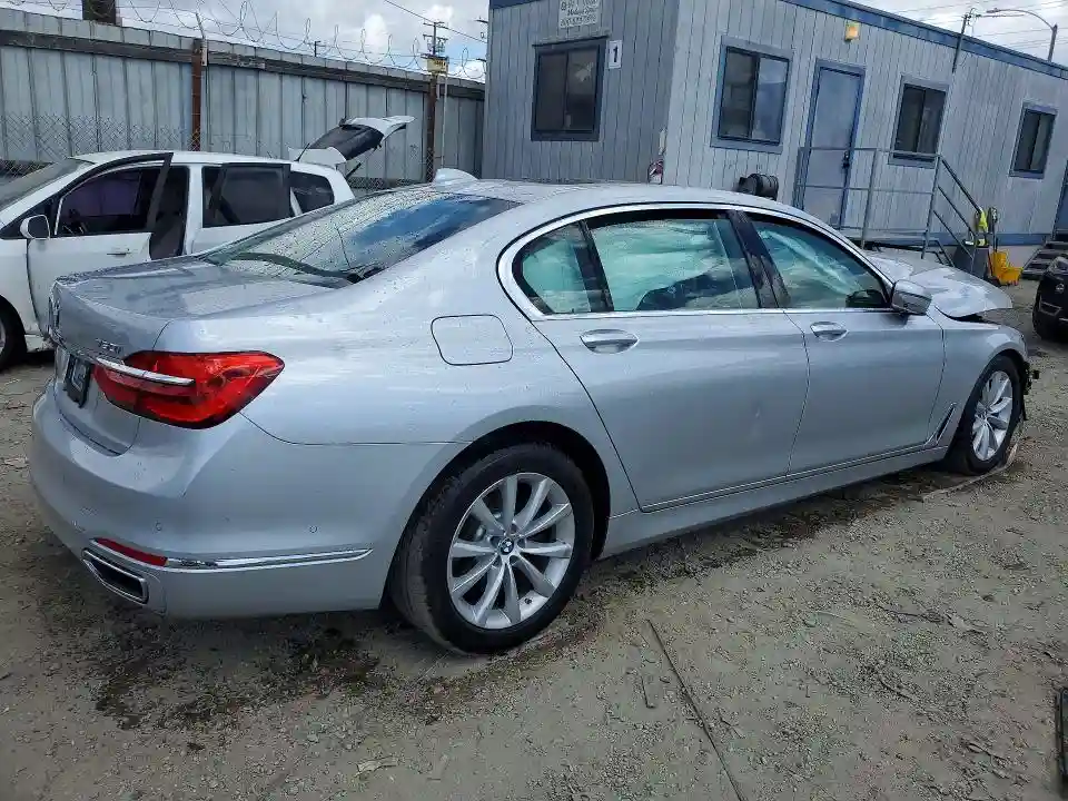 WBA7F0C50JGM23722 2018 BMW 7 SERIES-2
