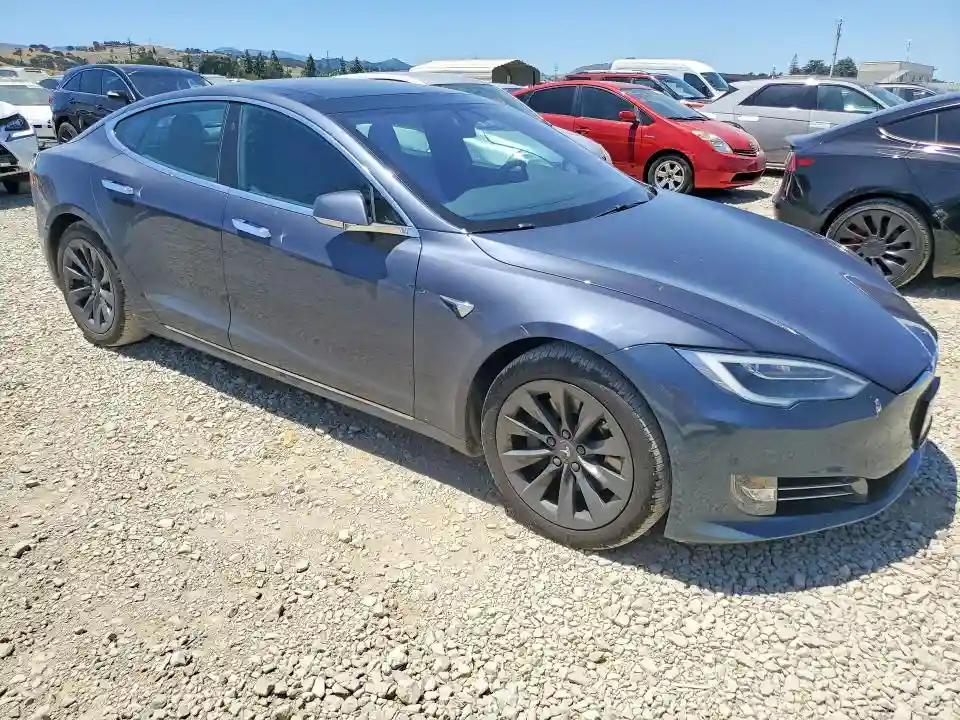 5YJSA1E28JF261207 2018 TESLA MODEL S-3