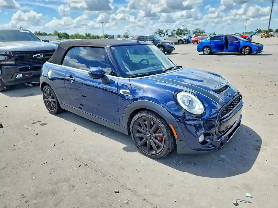 WMWWG9C5XJ3C82827 2018 MINI COOPER-3