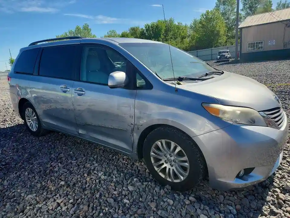 5TDYK3DC7BS167085 2011 TOYOTA SIENNA-3