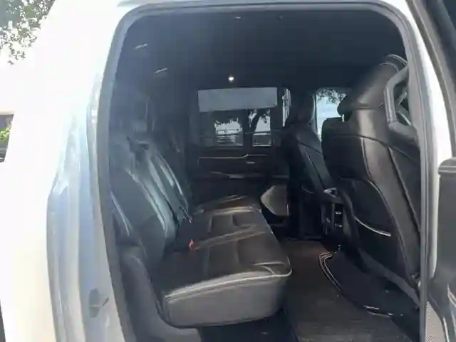 1C6RREHT6KN683294 2019 RAM 1500-5