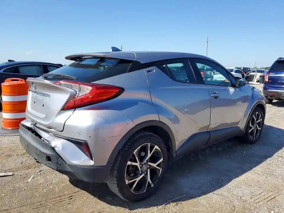 NMTKHMBX7JR047901 2018 TOYOTA C-HR-2