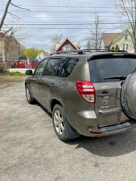 2T3BF4DV4BW176634 2011 TOYOTA RAV4-2