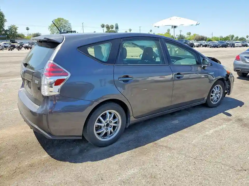 JTDZN3EU3GJ051082 2016 TOYOTA PRIUS V FO-2