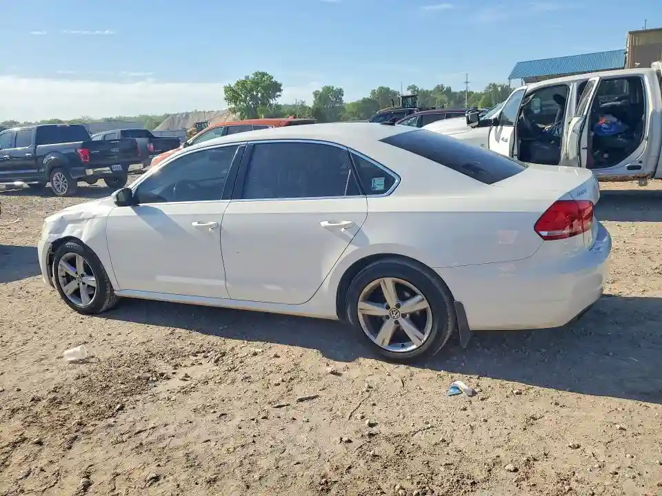 1VWBT7A36FC060810 2015 VOLKSWAGEN PASSAT-1