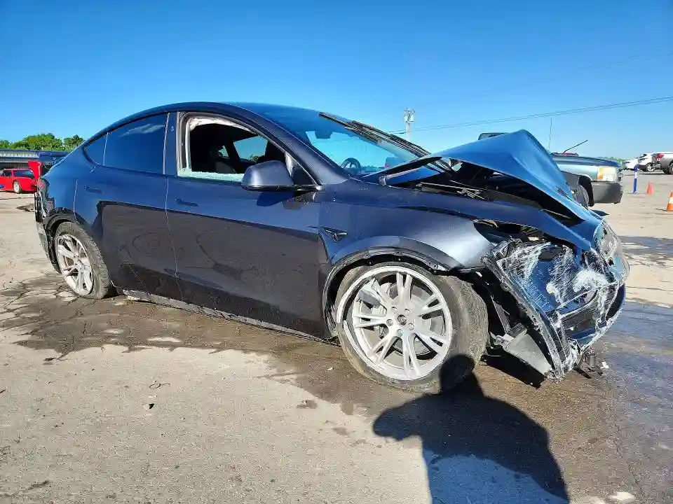 7SAYGDEE9RF994045 2024 TESLA MODEL Y-3