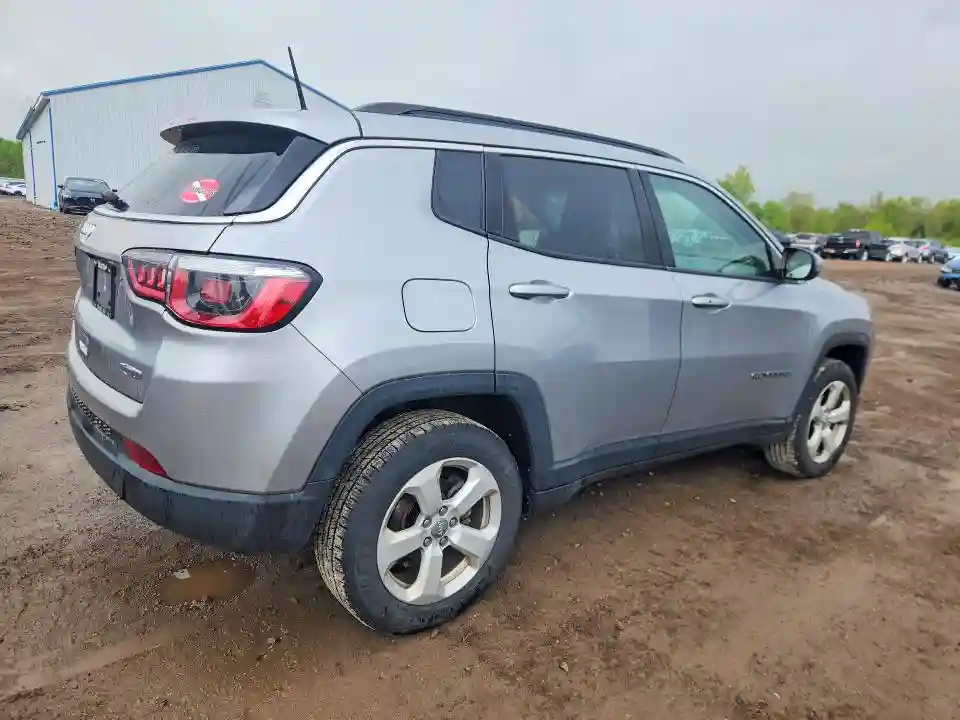 3C4NJDBB5JT307077 2018 JEEP COMPASS-2