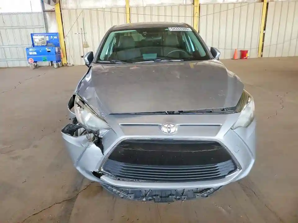 3MYDLBYV3JY309779 2018 TOYOTA YARIS-4