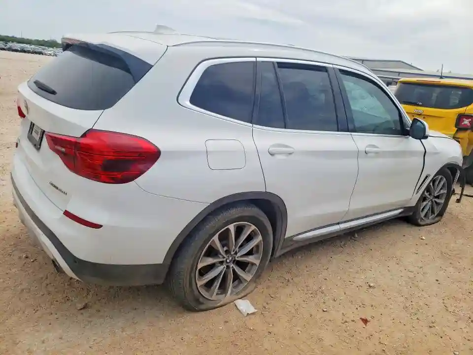5UXTR7C56KLF29359 2019 BMW X3-2
