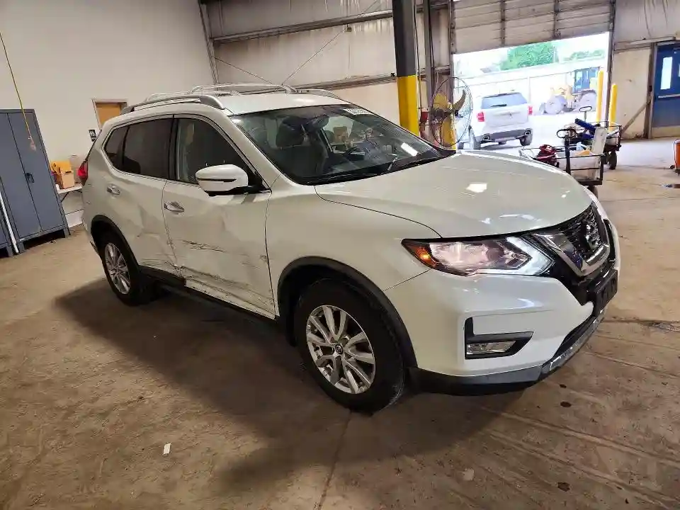 KNMAT2MV1HP522085 2017 NISSAN ROGUE-3